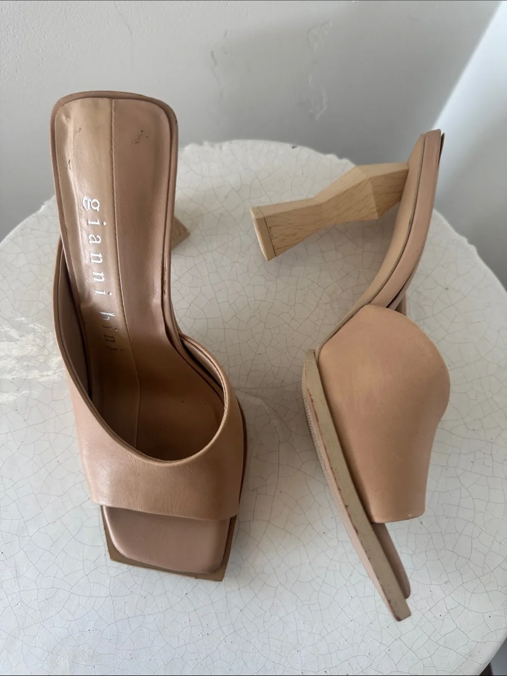 Gianni Bini Nude Sand Square-Toe Leather Open Toe Faux Wooden Carved Heel Sz 6.5